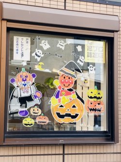 もう秋かな?? ハロウィンウィンドアート🎃